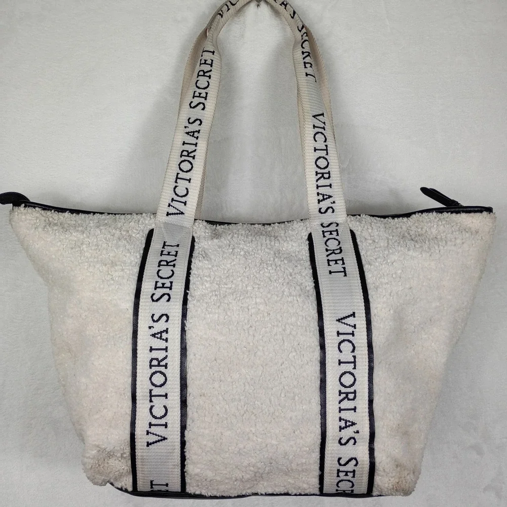 Victoria's Secret Sherpa Fleece Tote Bag Cream Black Logo Strap Large Zip Top‎